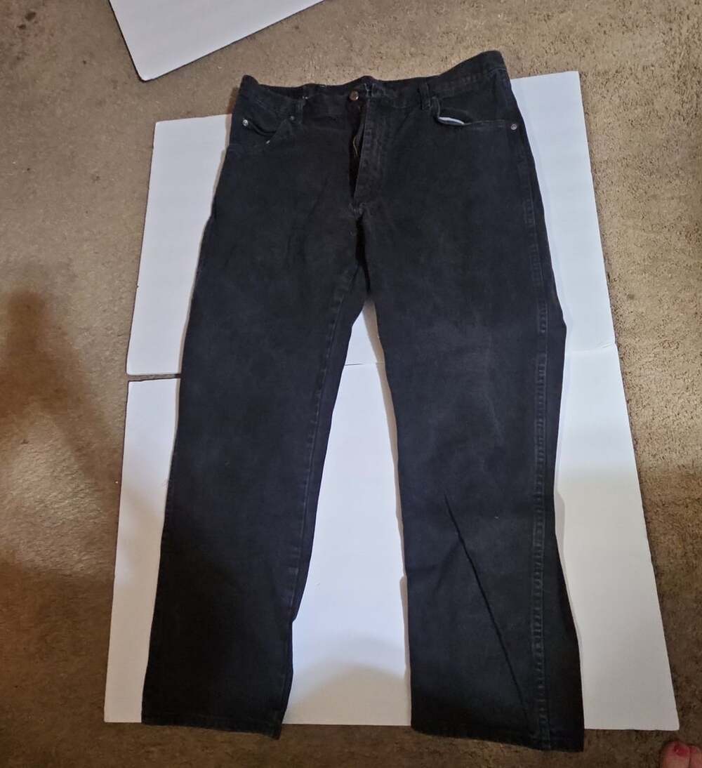 Wrangler Jeans Size 38x30 Black Denim Relaxed Fit